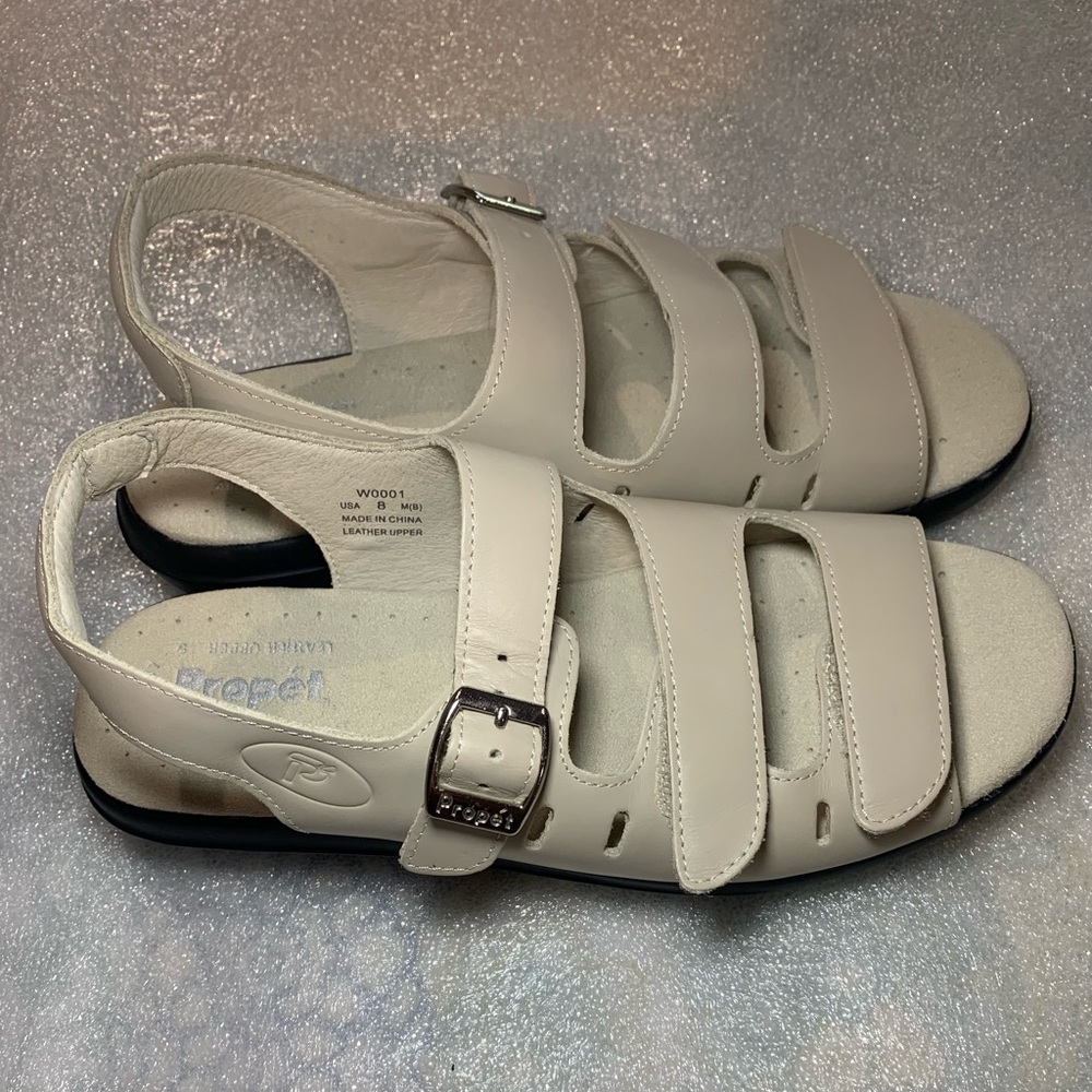 Propet Cream Sandals with Strap new without tag leather upper